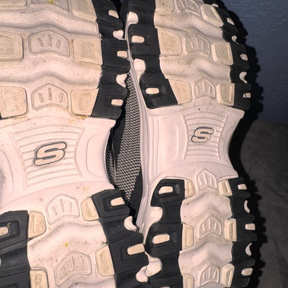 Skechers Black and White Memory Foam Sneakers woman size 9 - Picture 4 of 5